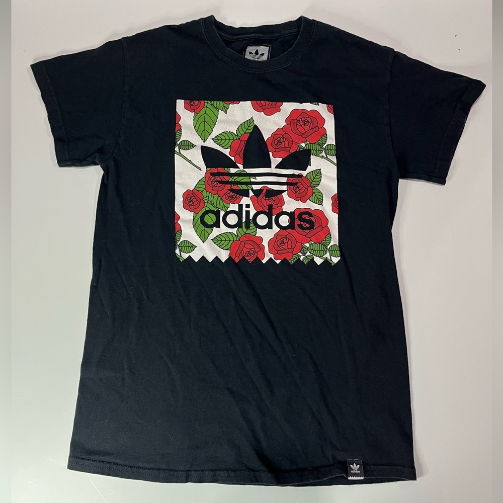 Men’s Small Black Adidas logo Tee shirt w/ Roses